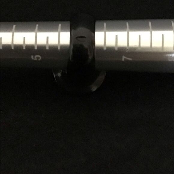 Ring ￼vintage black Lucite dome Style Size 6 - Picture 3 of 3